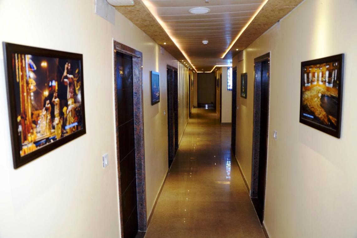 Hotel Shivoy Grand Варанаси Экстерьер фото