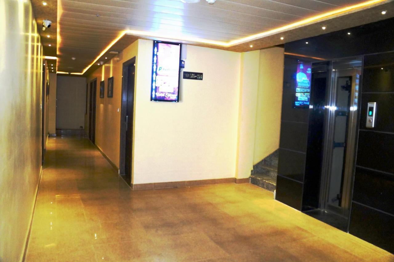 Hotel Shivoy Grand Варанаси Экстерьер фото