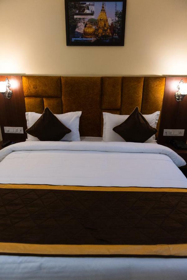 Hotel Shivoy Grand Варанаси Экстерьер фото