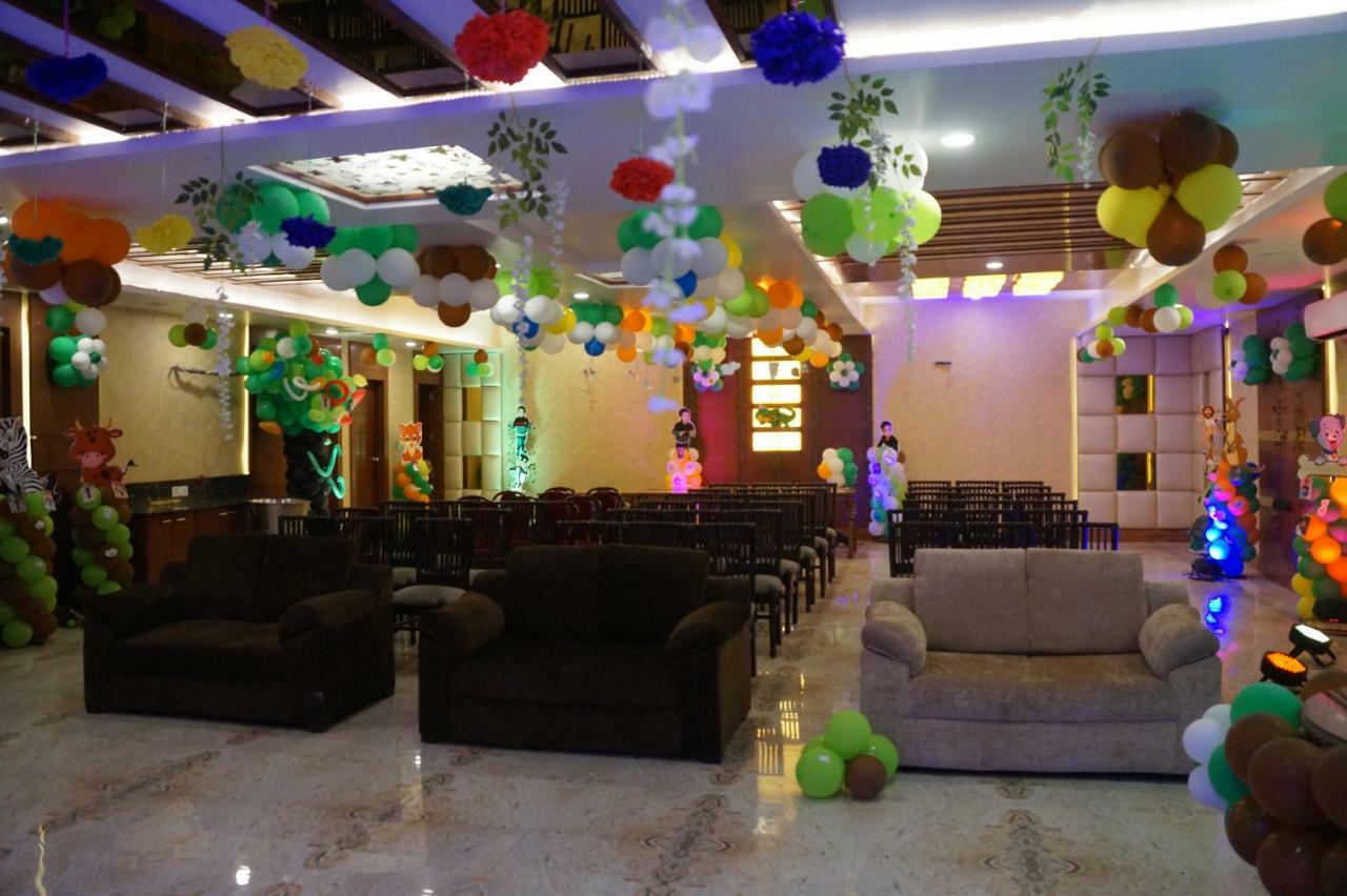 Hotel Shivoy Grand Варанаси Экстерьер фото